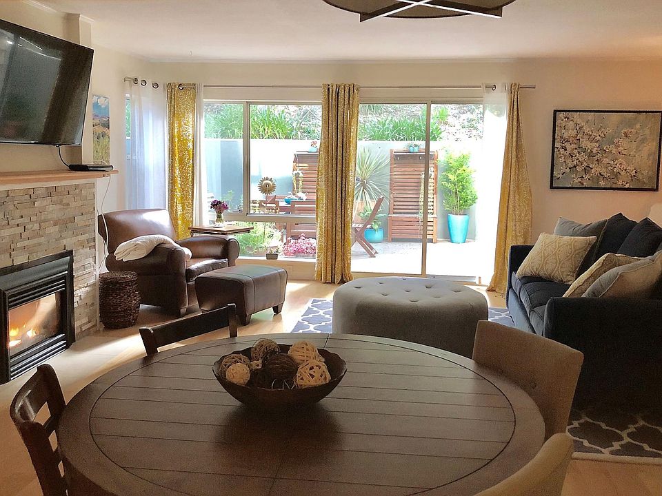 Open dining area/ living room
