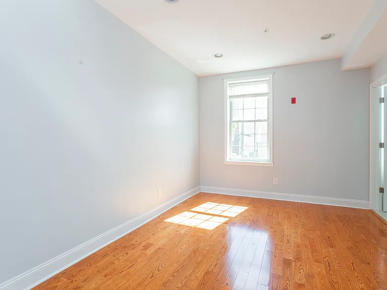 2532 Amber St #2 — Photo 4