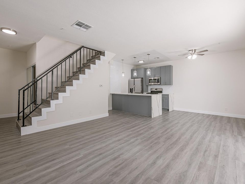 1st image of 6943 Hazeltine Ave #6A