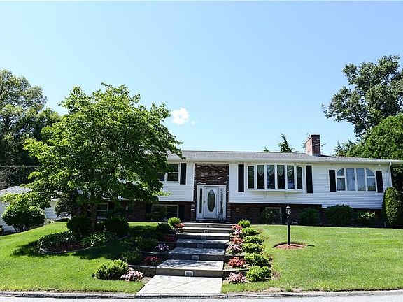 2nd image of 2 Green Valley Dr