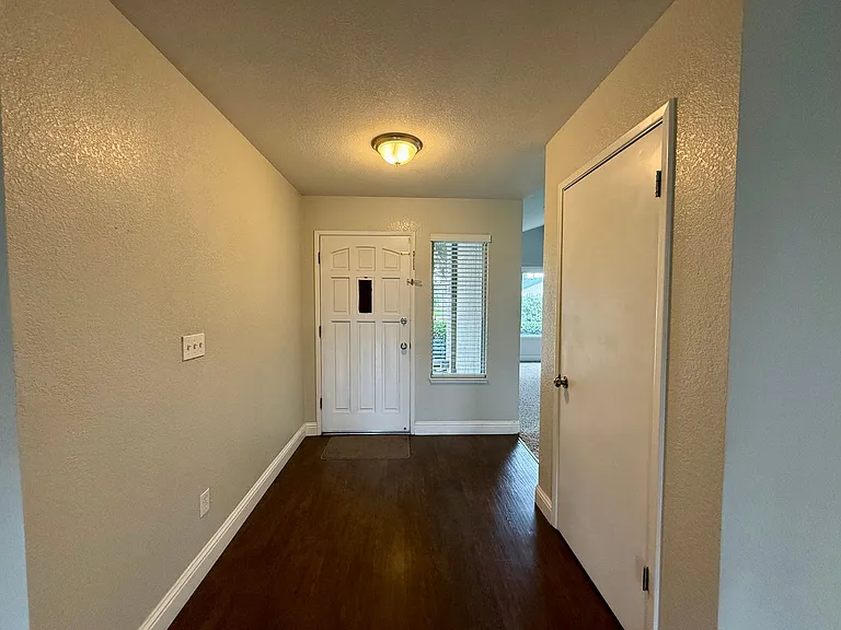 1405 Fransen Ln — Photo 5