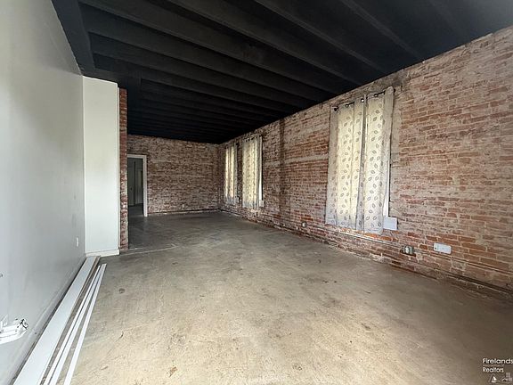 3rd image of 410 Perry St