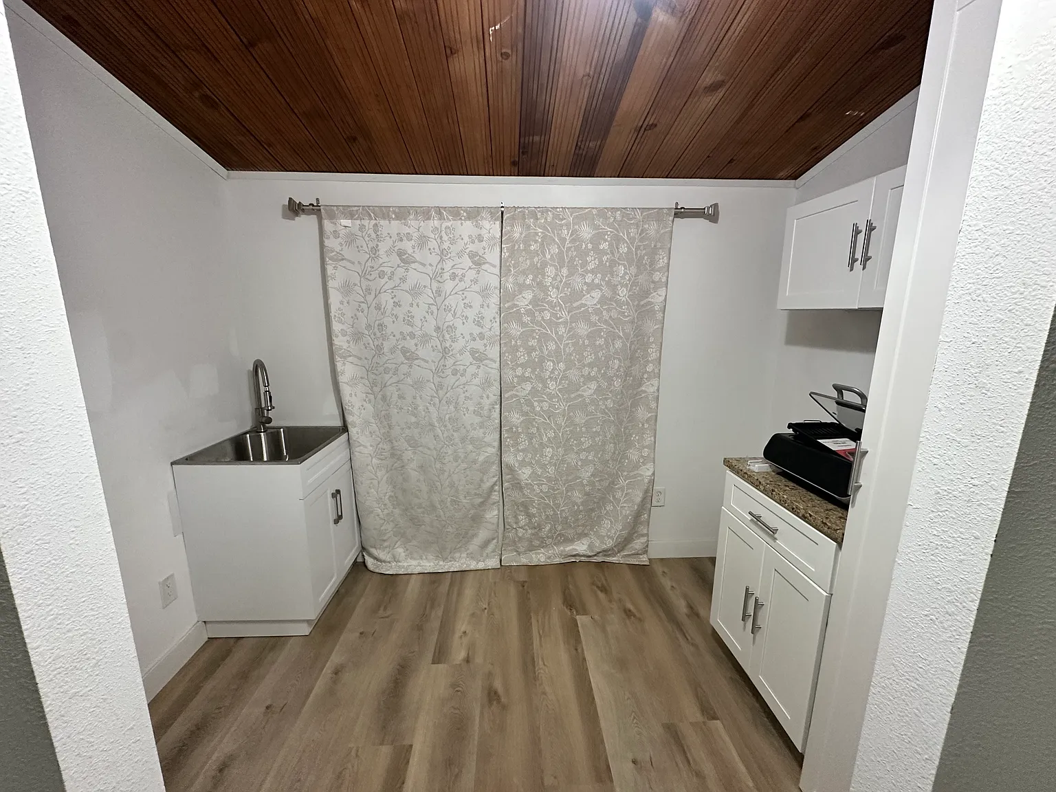 420 E Repplier Rd — Photo 3