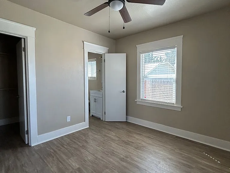 114 De Force Ave — Photo 5