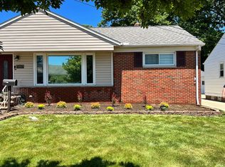 6593 Queens Park Ave, Mayfield Heights, OH 44124