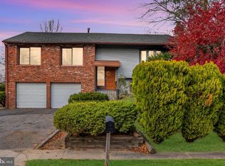 22 Pershing Ln, Sicklerville, NJ 08081