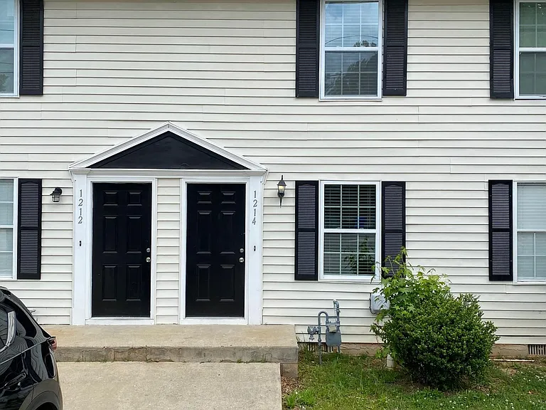 1214 Old Covington Hwy SE — Photo 1