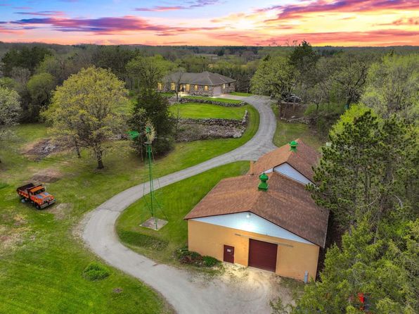 W325S10557 Beulah ROAD, Mukwonago, WI 53149