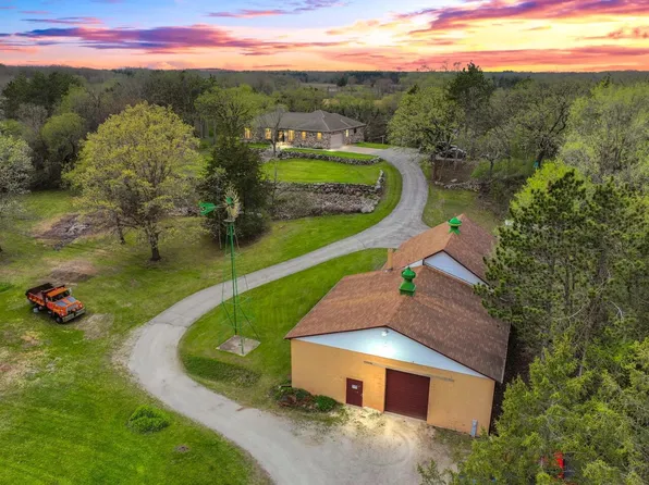 W325S10557 Beulah ROAD, Mukwonago, WI 53149