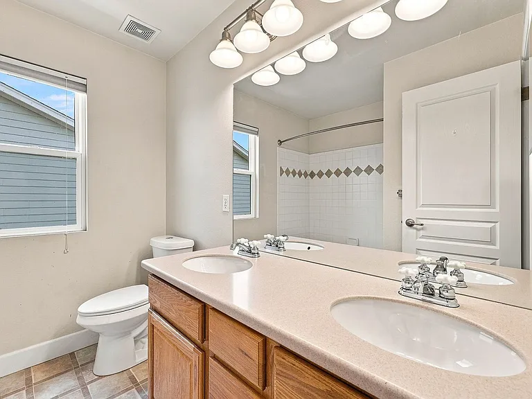 2202 Hanham Dr — Photo 24
