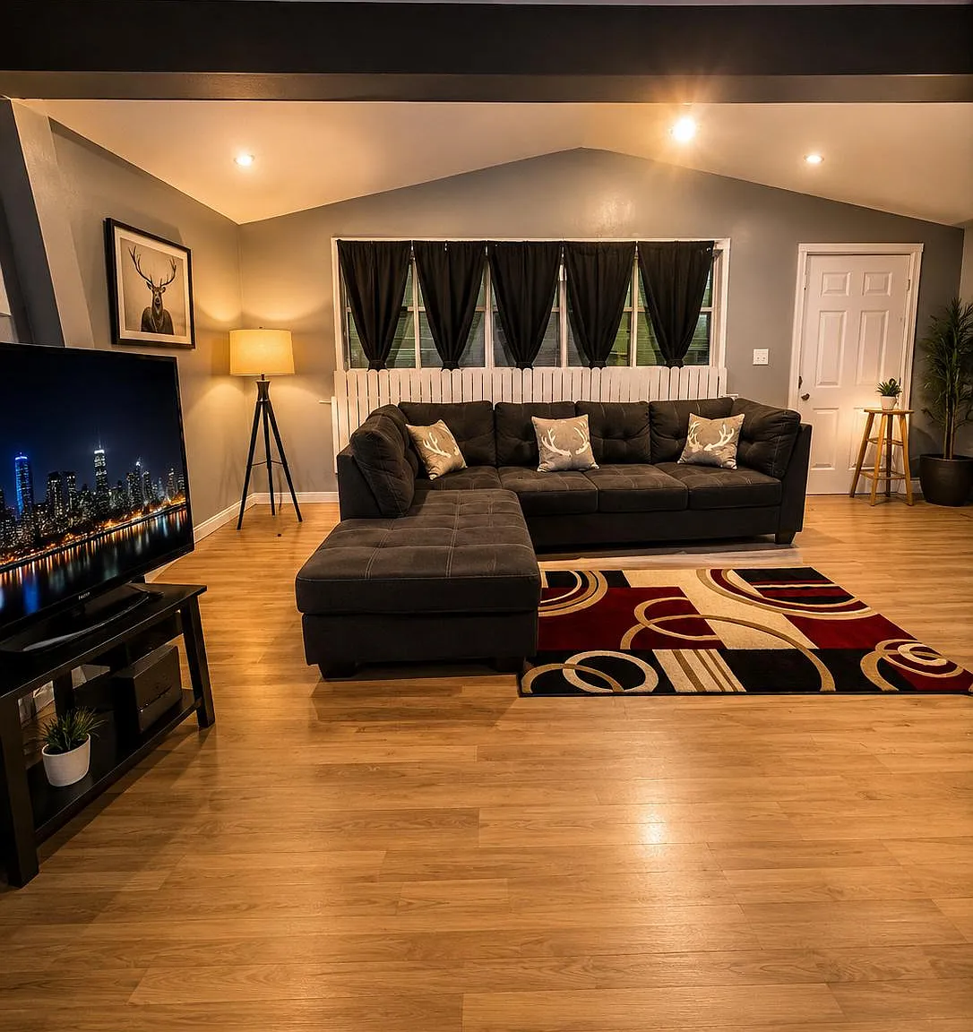 4 bed, 1.0 bath, 2500 sqft, $706 — Photo 3
