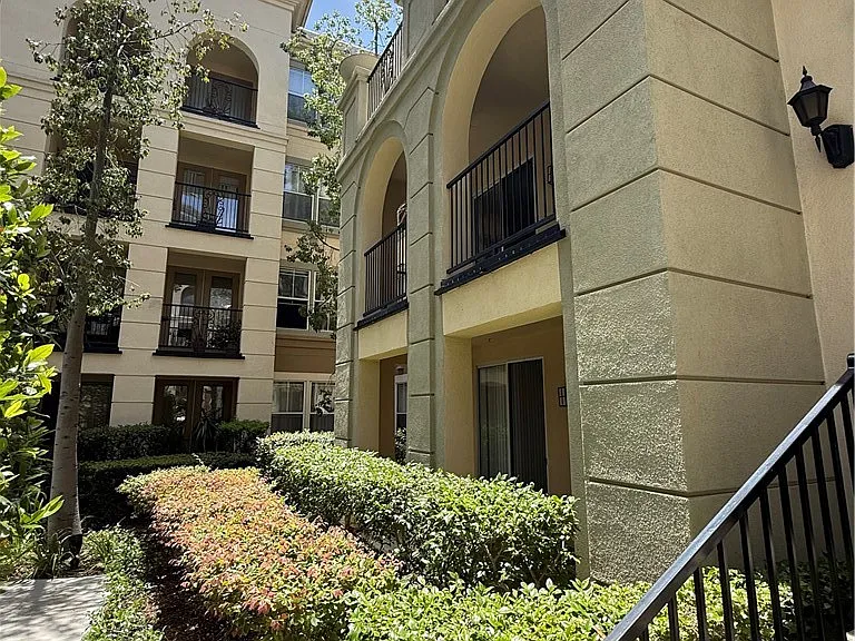 2250 Watermarke Pl — Photo 2