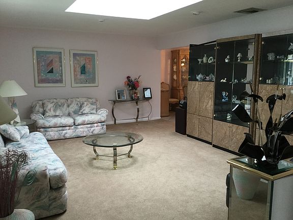 3rd image of 639 Western Park Dr