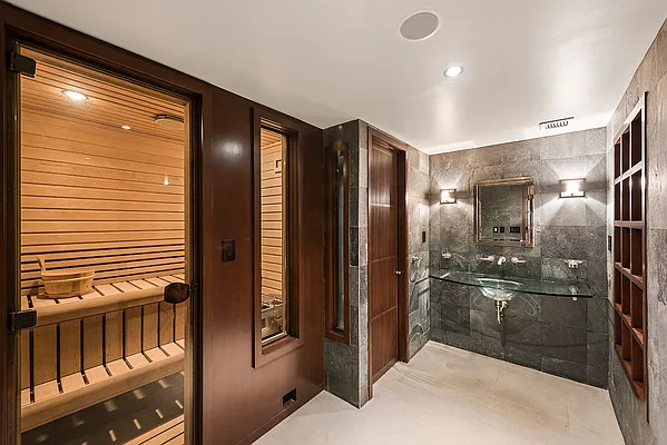 Rented by CORE | media 19