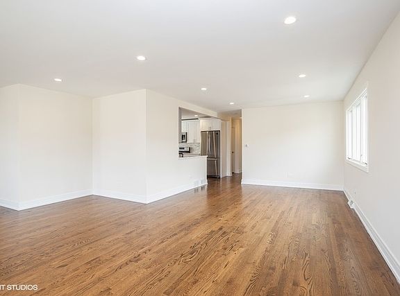 2nd image of 465 Elizabeth Ln