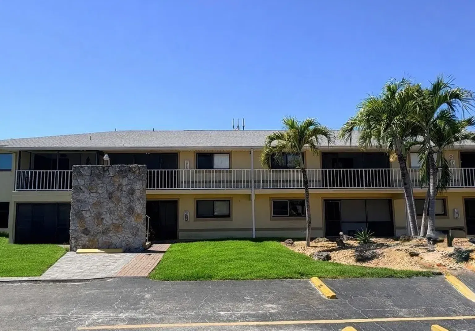 2 bed, 1200 sqft, $1,375 — Photo 1