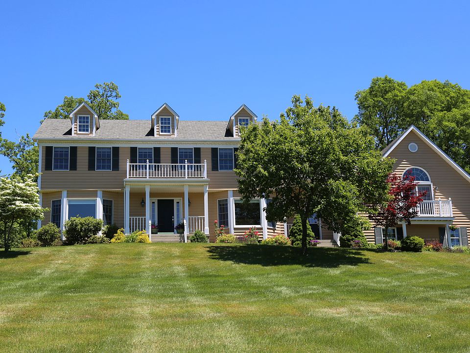 1st image of 13 Equestrian Park Dr