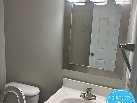 4th image of 1041 W Barton St #11430408
