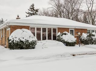 4450 Palma Pl, Skokie, IL 60076