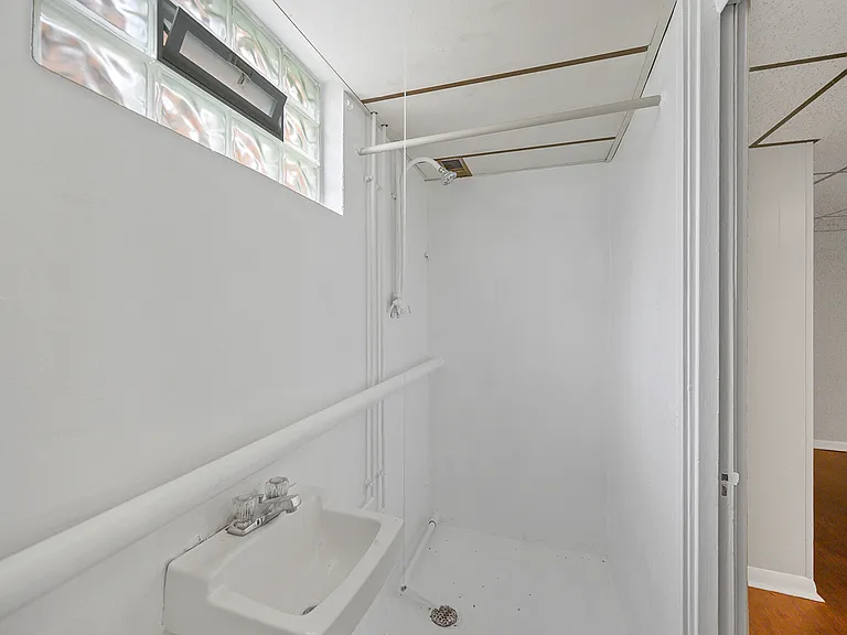 1723 Tuxworth Ave — Photo 30