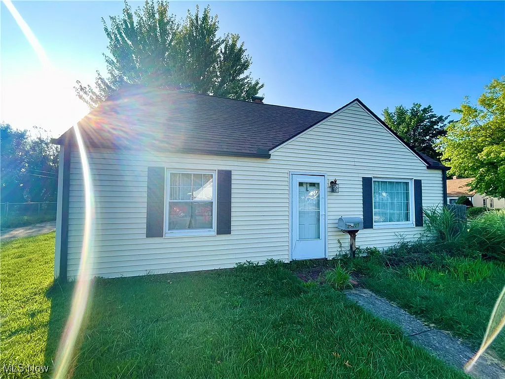 23221 Gay St photo 1