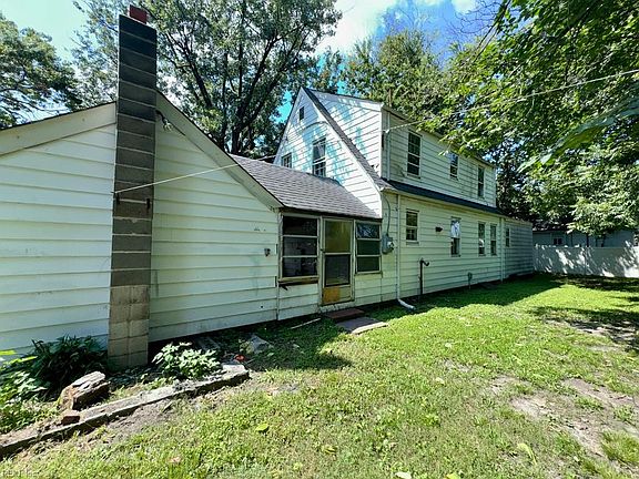 2nd image of 1307 Perry St