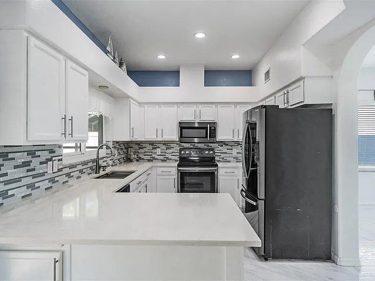 380 Rosalind Ln — Photo 9
