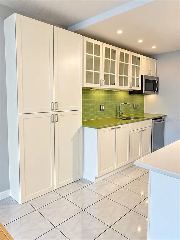 2 bed, 2.0 bath, 1050 sqft, $1,750 — Photo 2