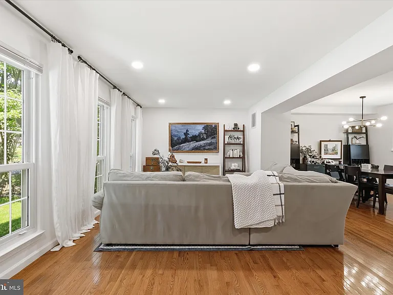 2412 Rosedown Dr — Photo 6