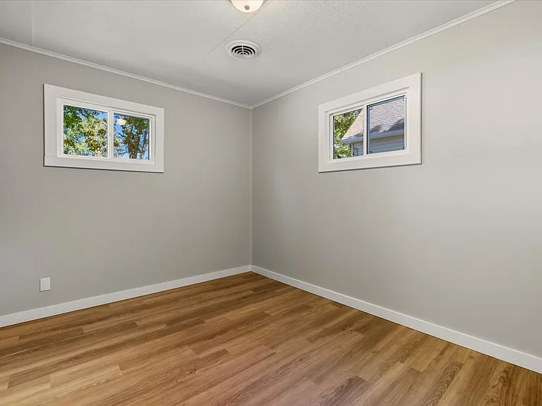 710 E Chestnut St — Photo 7