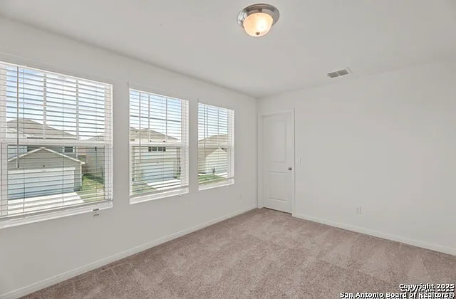 5 bed, 3.0 bath, $2,400 — Photo 4