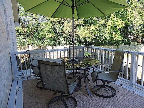 4th image of 360 Maple Park Dr