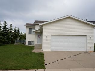 4401 34th Ave NW, Mandan, ND 58554