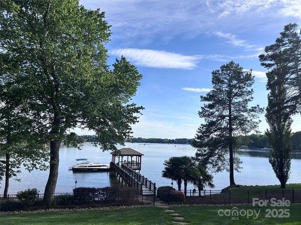 17112 Green Dolphin Ln, Cornelius, NC 28031