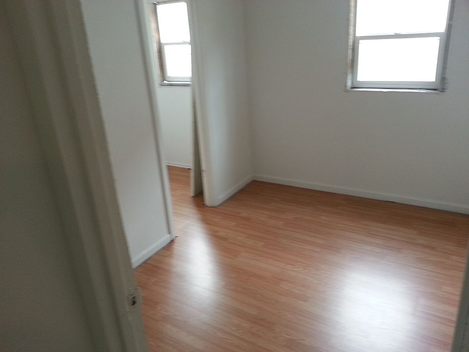 2nd image of 341 S Old Pacific Hwy APT 4