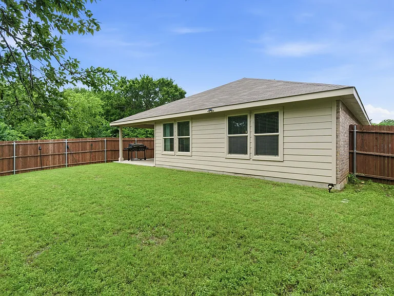 16308 Caledonia Ct — Photo 35
