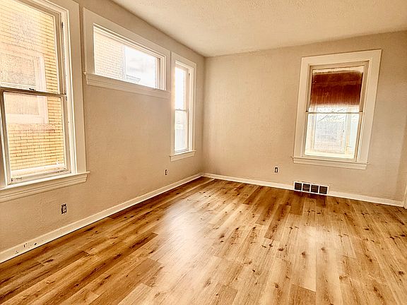 3rd image of 514 Hervey St