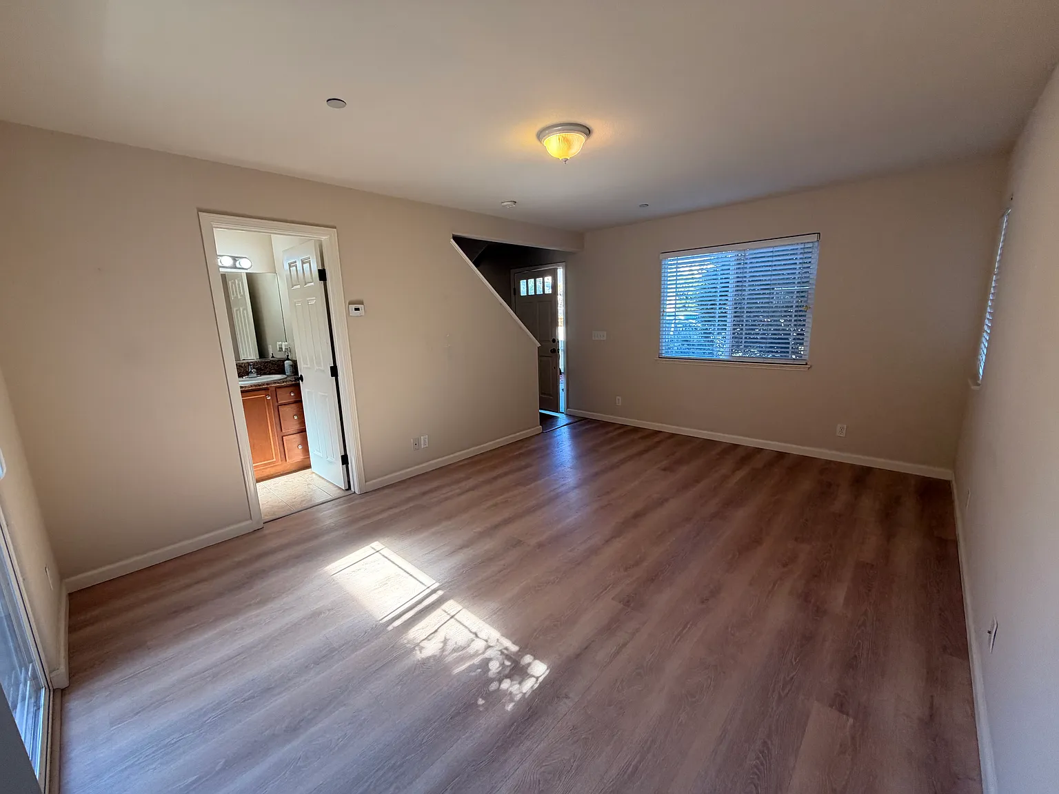 2 bed, 1.5 bath, 874 sqft, $3,800 — Photo 2