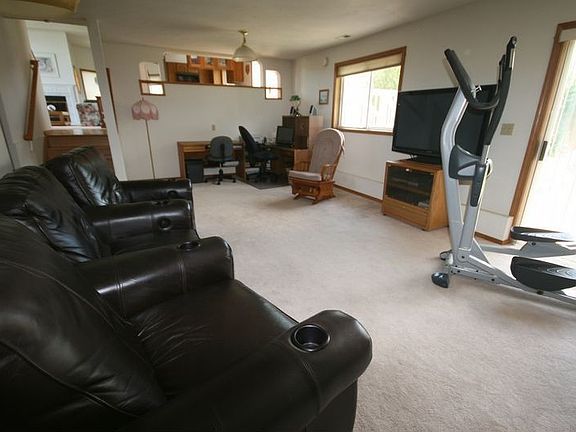5th image of 3724 E 49th Ave