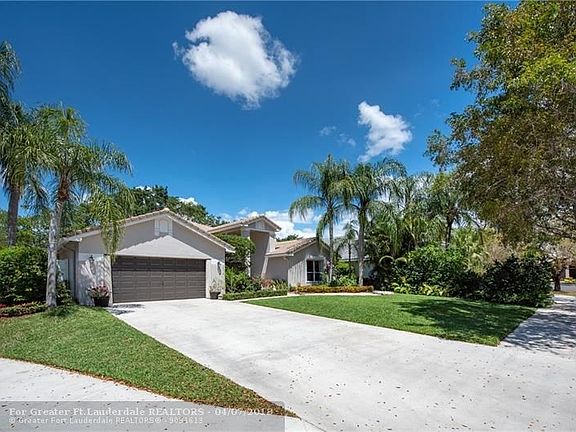 Long driveway to acommodate your guests.