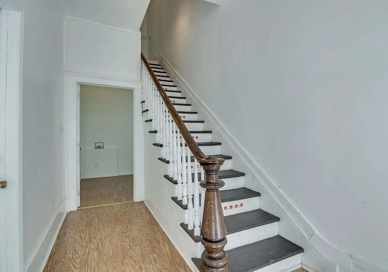 Watkins St 537 — Photo 2