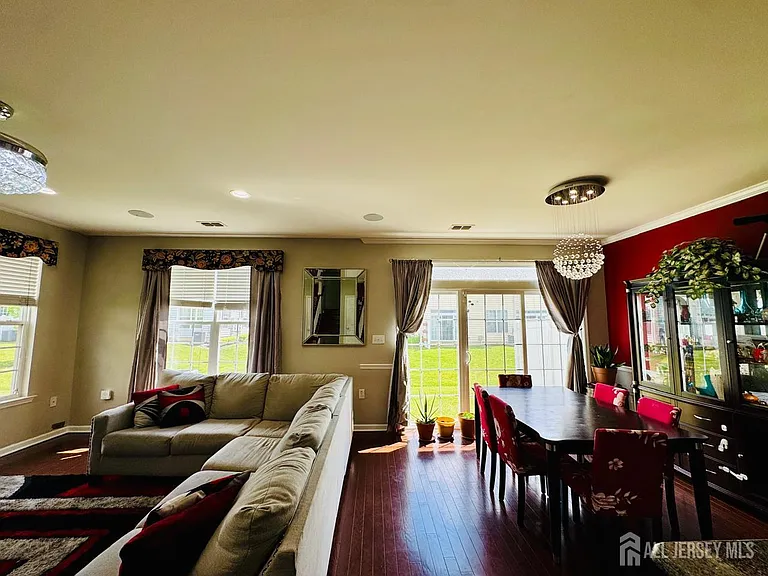 11 Morris Ln S — Photo 13
