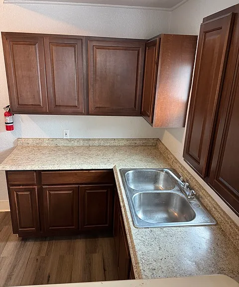 411 Cincinnati Ave — Photo 6