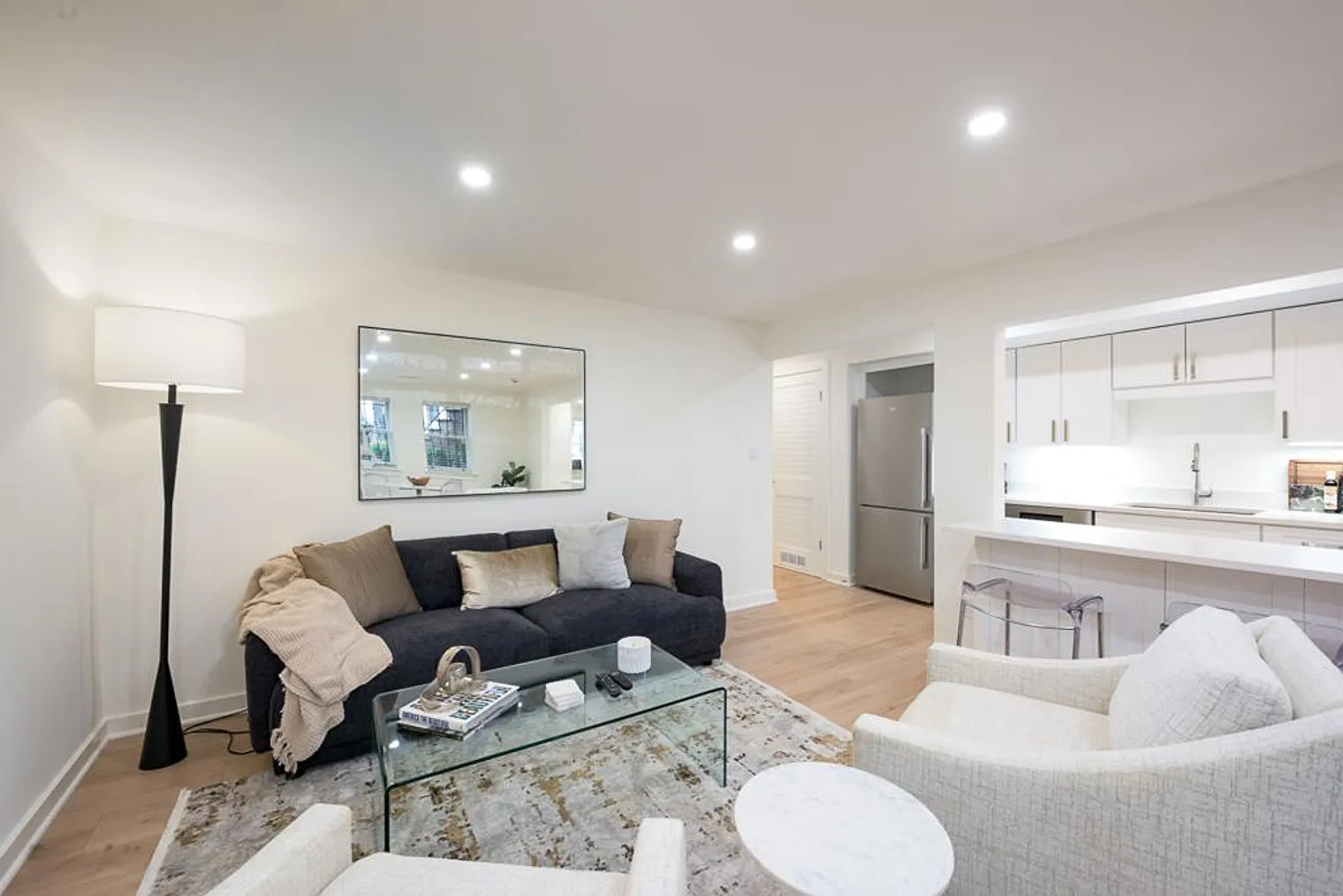2 bed, 1.0 bath, 11840 sqft, $4,654 — Photo 1