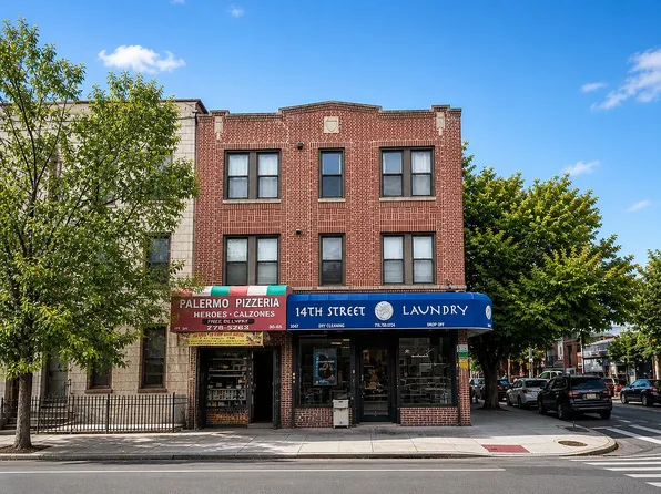 3067 14th St, Long Island City, NY 11102