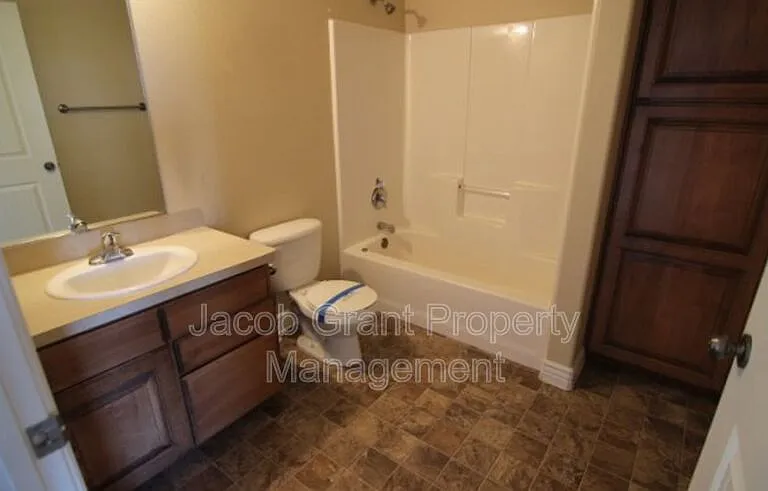 225 Opal Ct #1D — Photo 6