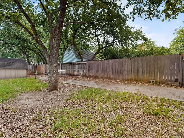 7517 Crosstimbers Ln — Photo 27
