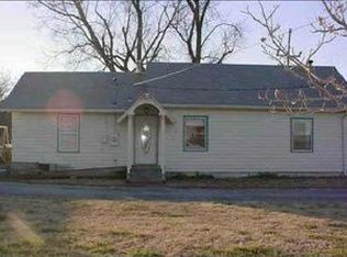 5415 SE 2nd St, Tecumseh, KS 66542