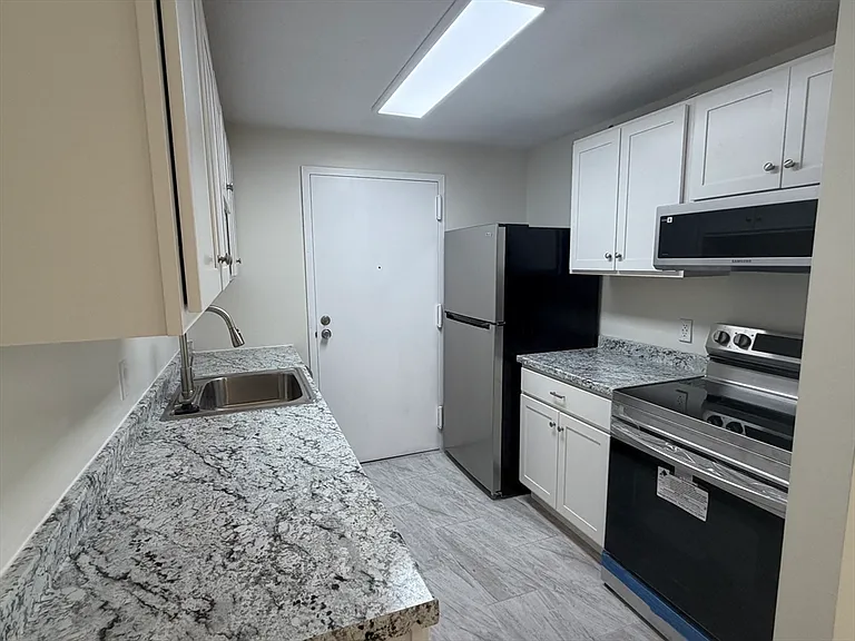 36 Silver Hill Ln #21 — Photo 4