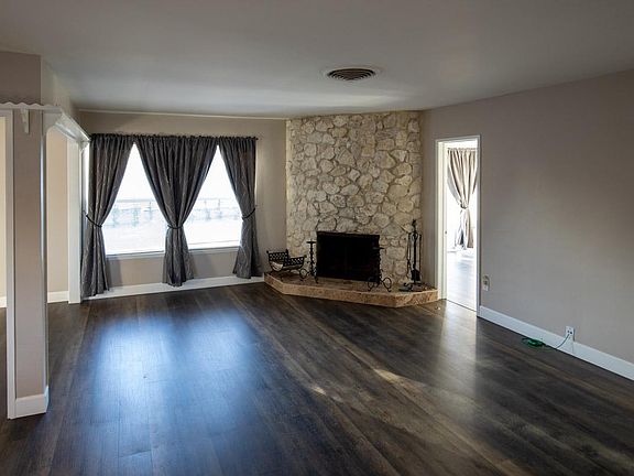3rd image of 7733 Penfield Ave